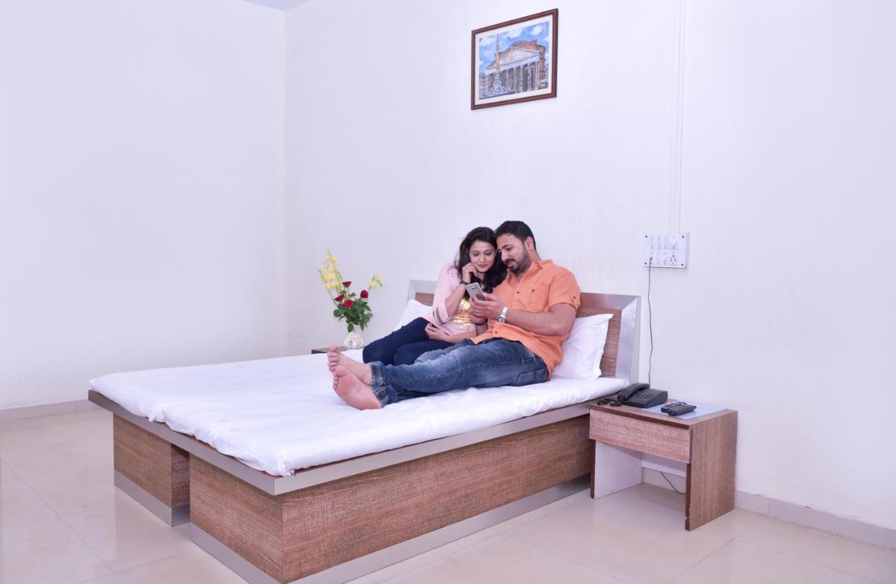 Surya Shibir Resort Pune Exteriör bild