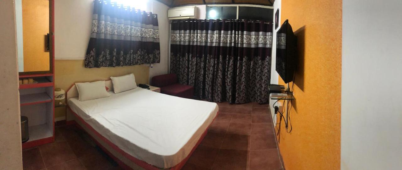 Surya Shibir Resort Pune Exteriör bild