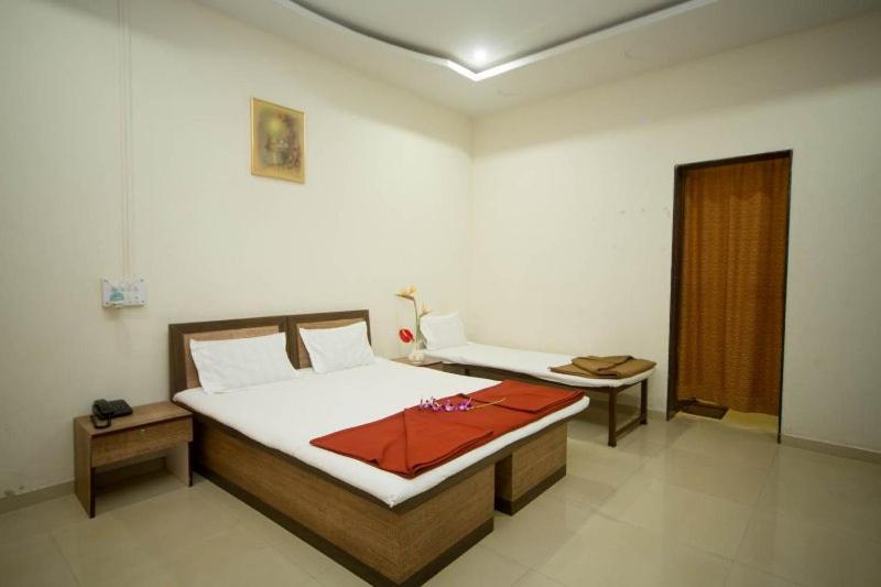 Surya Shibir Resort Pune Exteriör bild